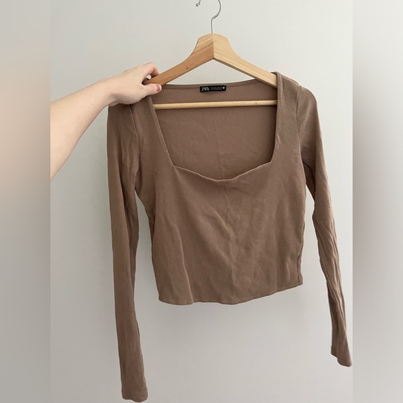 Zara // Squareneck Long Sleeve Ribbed Crop Top in Beige Nude - Picture 3 of 4